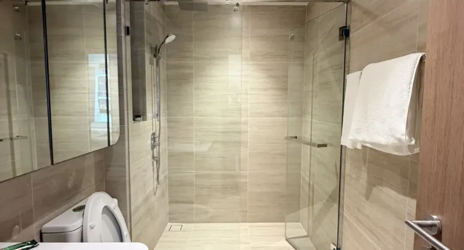 For rent 2 bedrooms condo in Khlong Toei, Bangkok