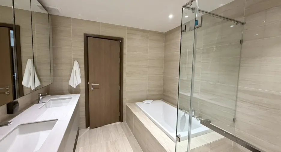 For rent 2 bedrooms condo in Khlong Toei, Bangkok