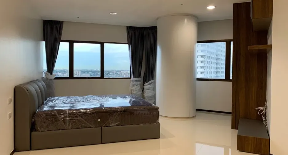 For rent 2 bedrooms condo in Bang Na, Bangkok
