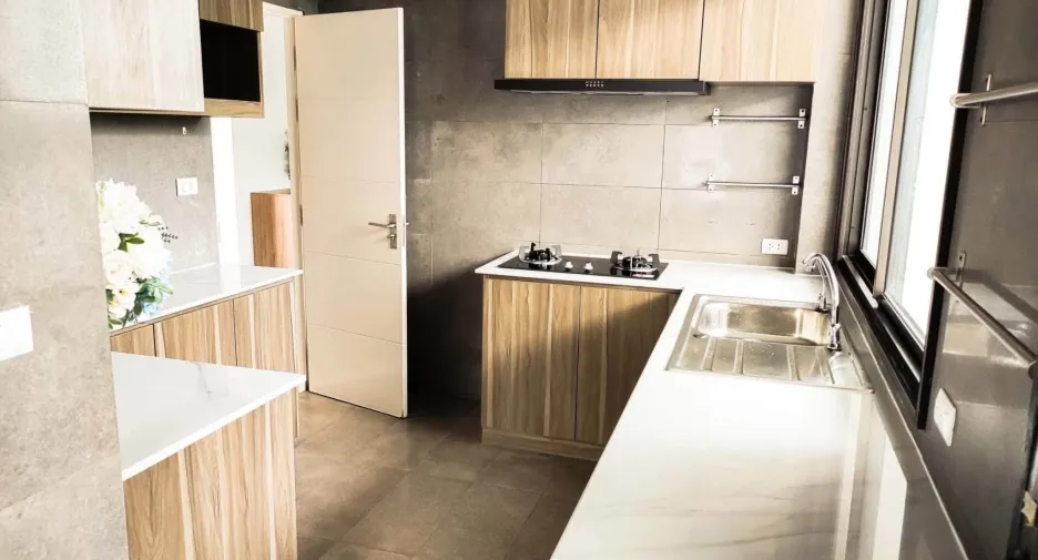 Casa en venta y en alquiler de 5 habitaciones en Lat Krabang, Bangkok