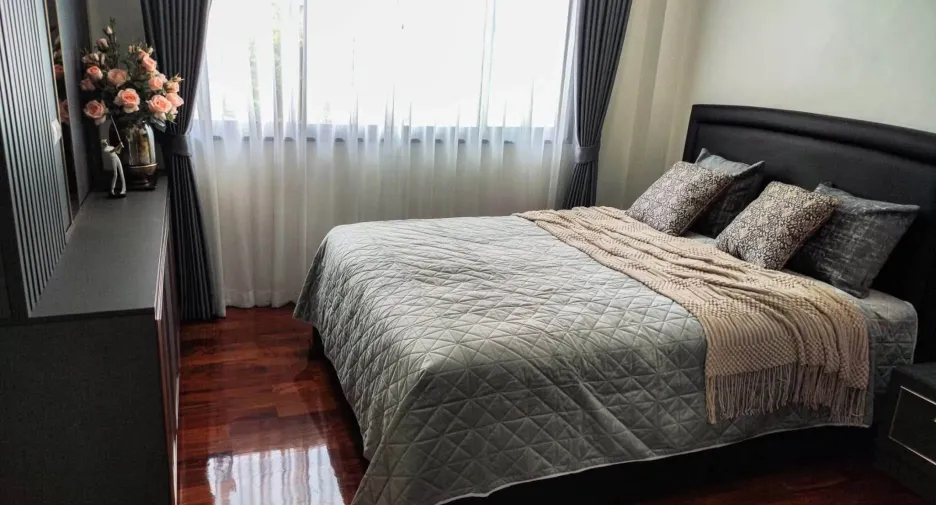 Casa en venta y en alquiler de 5 habitaciones en Lat Krabang, Bangkok
