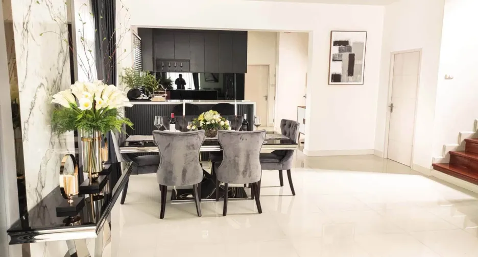 Casa en venta y en alquiler de 5 habitaciones en Lat Krabang, Bangkok