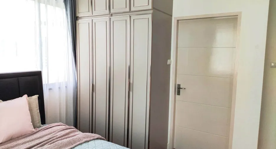 Casa en venta y en alquiler de 5 habitaciones en Lat Krabang, Bangkok
