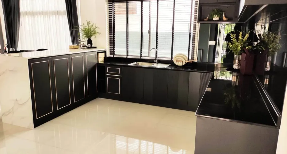 Casa en venta y en alquiler de 5 habitaciones en Lat Krabang, Bangkok