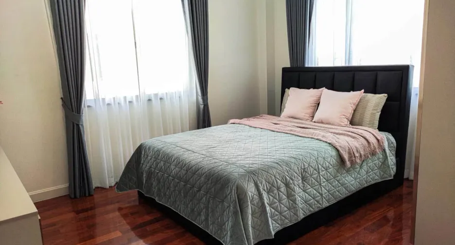 Casa en venta y en alquiler de 5 habitaciones en Lat Krabang, Bangkok