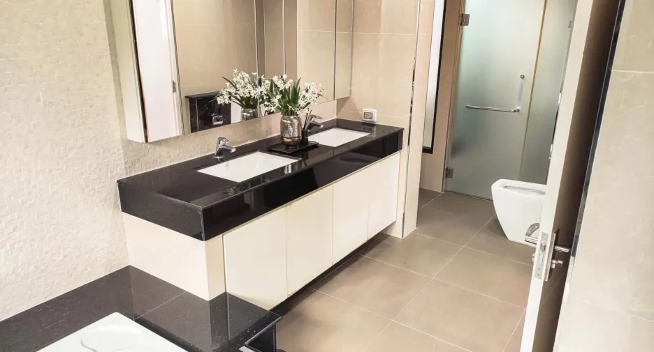 Casa en venta y en alquiler de 5 habitaciones en Lat Krabang, Bangkok