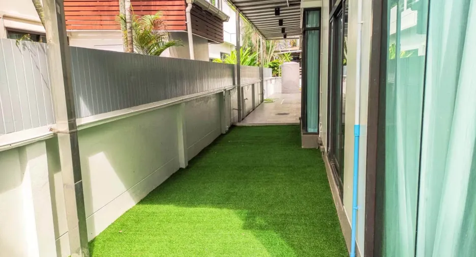 Casa en venta y en alquiler de 5 habitaciones en Lat Krabang, Bangkok