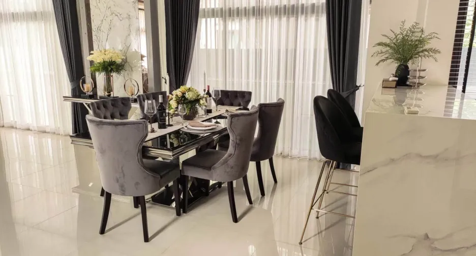 Casa en venta y en alquiler de 5 habitaciones en Lat Krabang, Bangkok