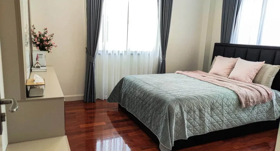 Casa en venta y en alquiler de 5 habitaciones en Lat Krabang, Bangkok