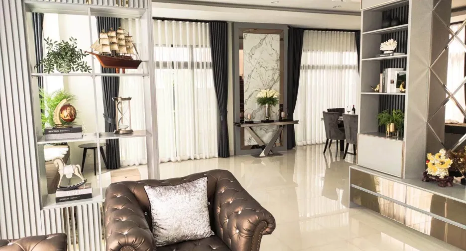 Casa en venta y en alquiler de 5 habitaciones en Lat Krabang, Bangkok
