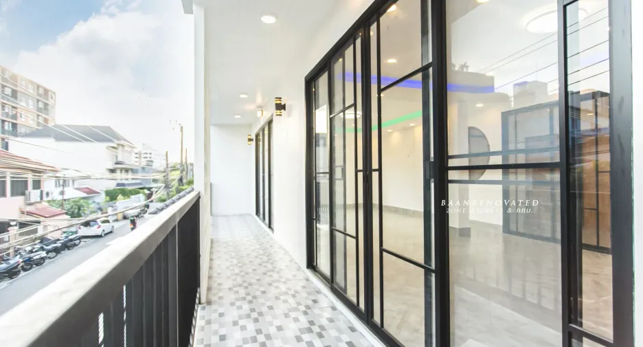 Casa en venta de 7 habitaciones en Huai Khwang, Bangkok