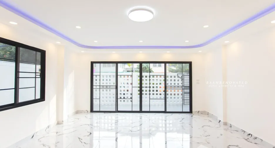 Casa en venta de 7 habitaciones en Huai Khwang, Bangkok