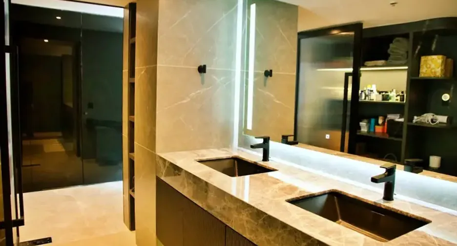 For sale 4 bedrooms condo in Watthana, Bangkok