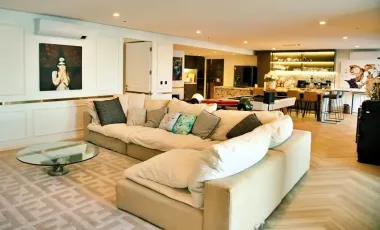 For sale 4 bedrooms condo in Watthana, Bangkok