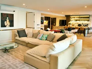 For sale 4 bedrooms condo in Watthana, Bangkok