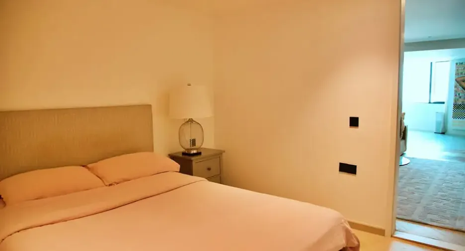 For sale 4 bedrooms condo in Watthana, Bangkok