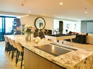 For sale 4 bedrooms condo in Watthana, Bangkok