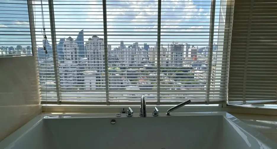 À louer 3 chambres condo à Watthana, Bangkok