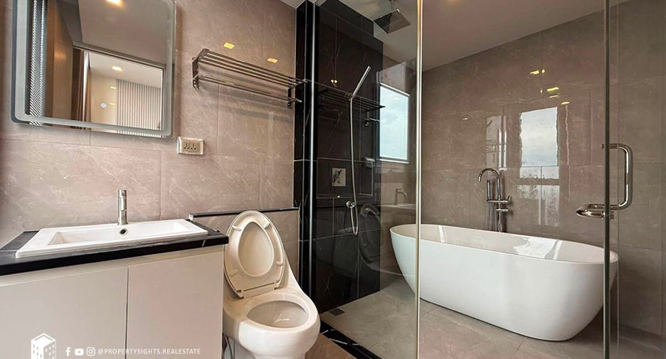 For rent 4 bedrooms condo in Huai Khwang, Bangkok