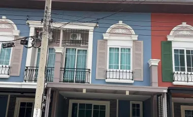 For rent 4 bedrooms townhouse in Mueang Nonthaburi, Nonthaburi