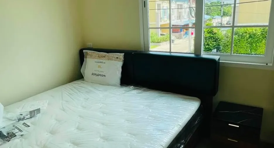 For rent 4 bedrooms townhouse in Mueang Nonthaburi, Nonthaburi