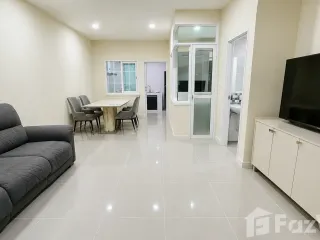 For rent 4 bedrooms townhouse in Mueang Nonthaburi, Nonthaburi