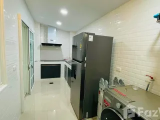For rent 4 bedrooms townhouse in Mueang Nonthaburi, Nonthaburi
