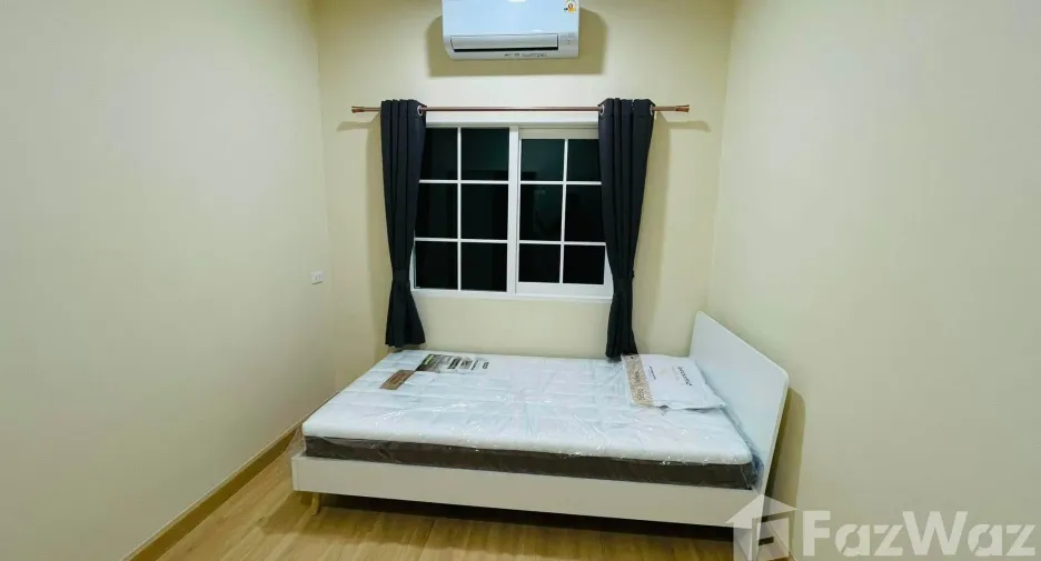 For rent 4 bedrooms townhouse in Mueang Nonthaburi, Nonthaburi
