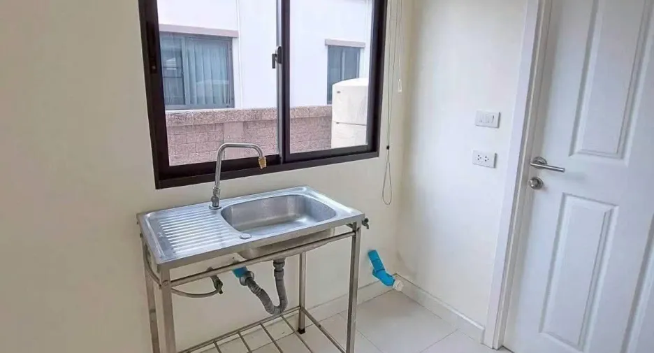 出租 3 卧室 独立屋 在 Mueang Pathum Thani, Pathum Thani