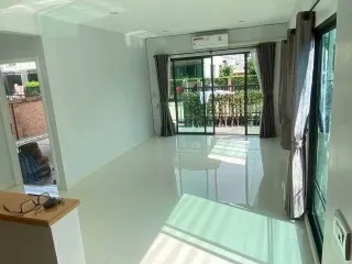 出租 3 卧室 独立屋 在 Mueang Pathum Thani, Pathum Thani
