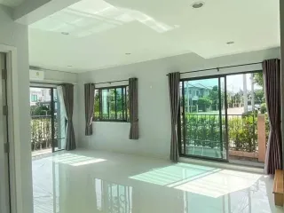 出租 3 卧室 独立屋 在 Mueang Pathum Thani, Pathum Thani