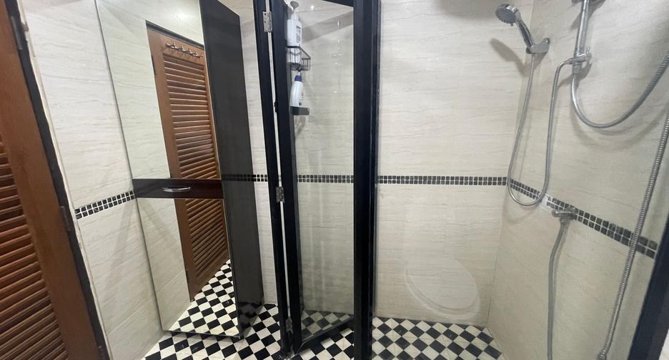 For sale 1 bed condo in Khlong Toei, Bangkok
