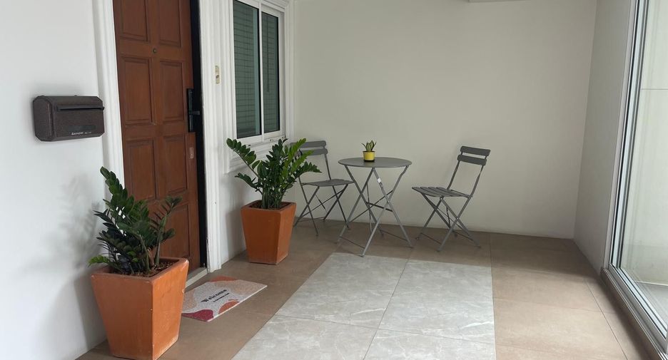 For sale 1 bed condo in Khlong Toei, Bangkok