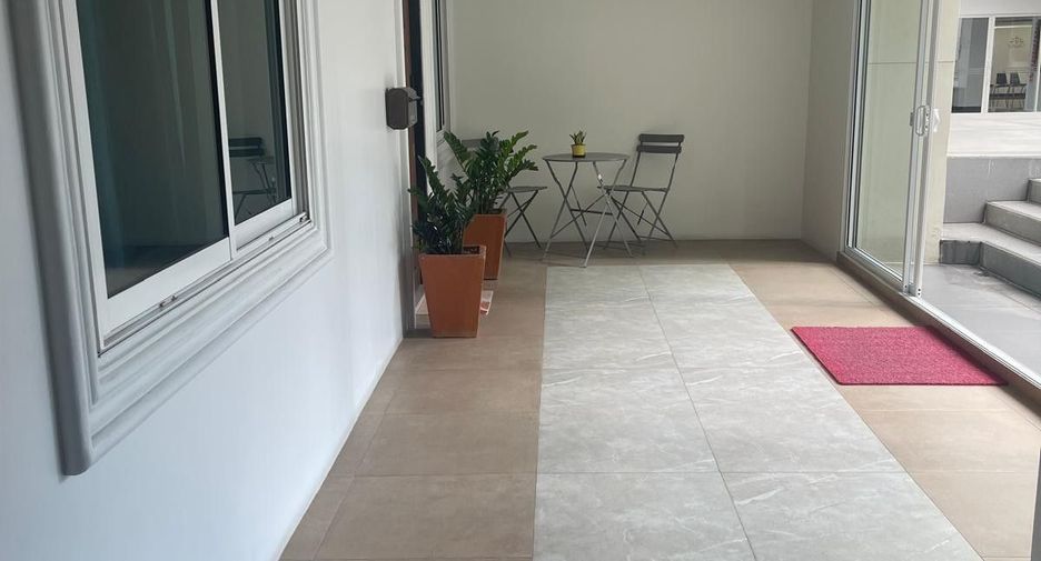 For sale 1 bed condo in Khlong Toei, Bangkok
