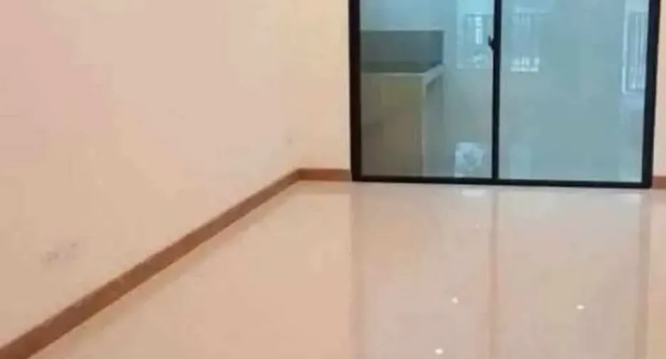 For rent 3 bedrooms townhouse in Mueang Nonthaburi, Nonthaburi