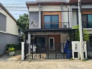 For rent 3 bedrooms townhouse in Mueang Nonthaburi, Nonthaburi