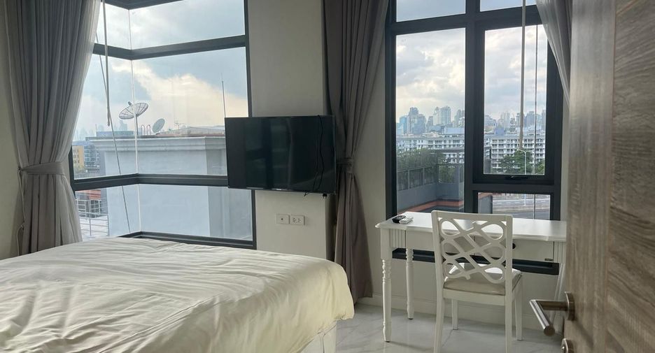 For sale 2 bedrooms condo in Phra Khanong, Bangkok