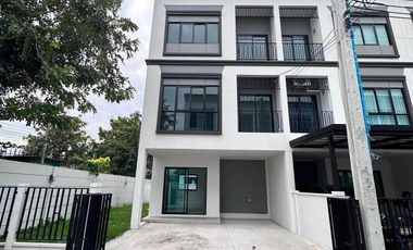 Reihenhaus zum Kauf und zur Miete mit 4 Zimmer in Mueang Samut Prakan, Samut Prakan