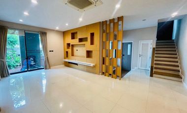 Haus zum Kauf mit 4 Zimmer in Bang Kapi, Bangkok