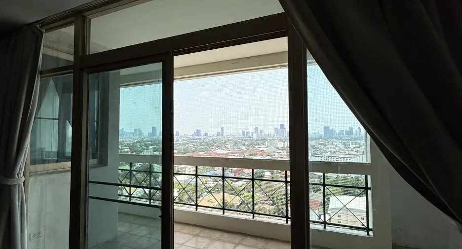 For sale and for rent 5 bedrooms condo in Suan Luang, Bangkok