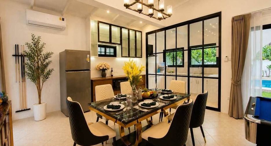 For rent 4 bedrooms villa in Bang Lamung, Chonburi