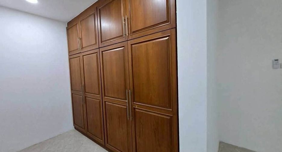For rent 4 bedrooms villa in Bang Lamung, Chonburi