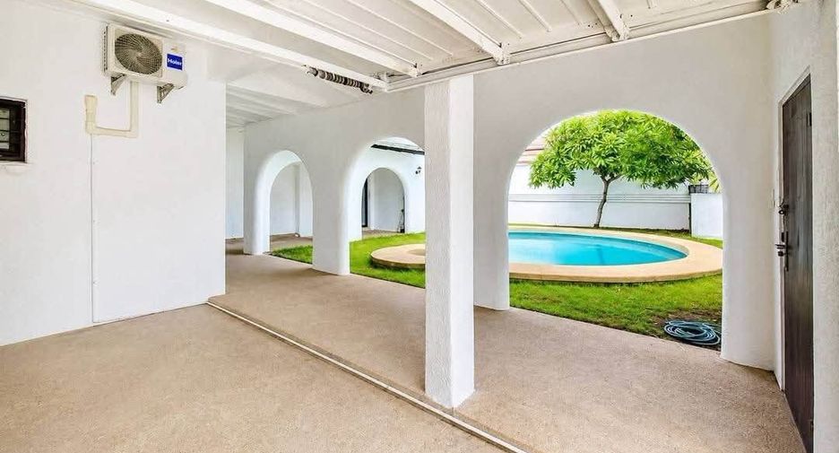 For rent 4 bedrooms villa in Bang Lamung, Chonburi