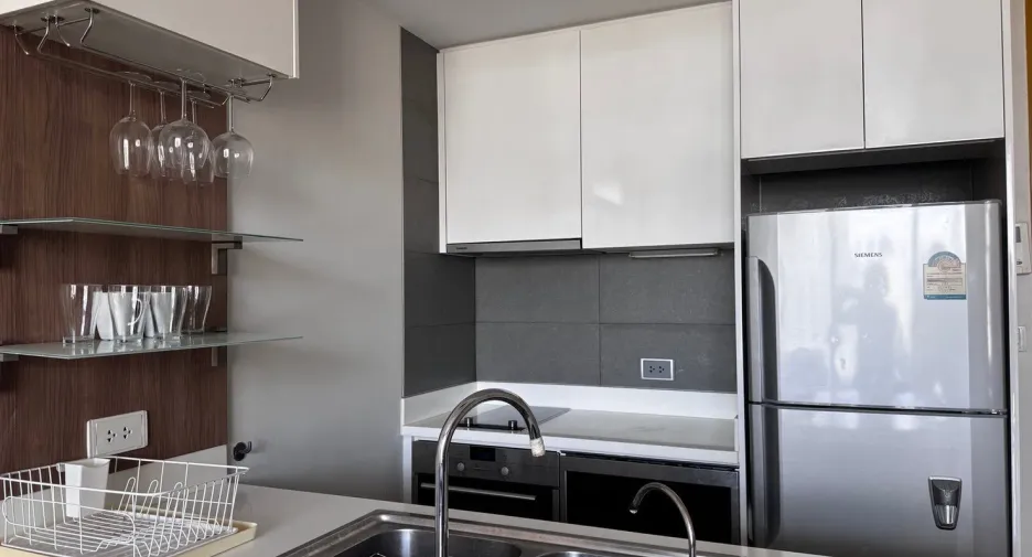 Condo en alquiler de 2 habitaciones en Phra Khanong, Bangkok