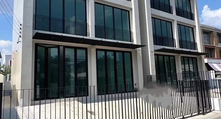 For rent office in Bang Na, Bangkok
