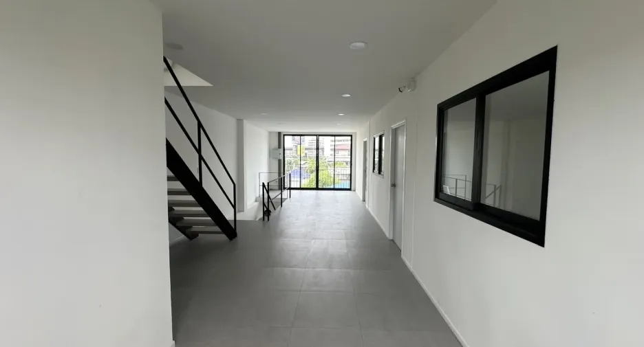 Büro zur Miete und zum Kauf in Bang Na, Bangkok