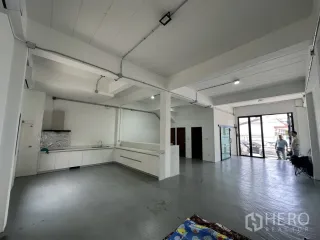 Büro zur Miete und zum Kauf in Bang Na, Bangkok