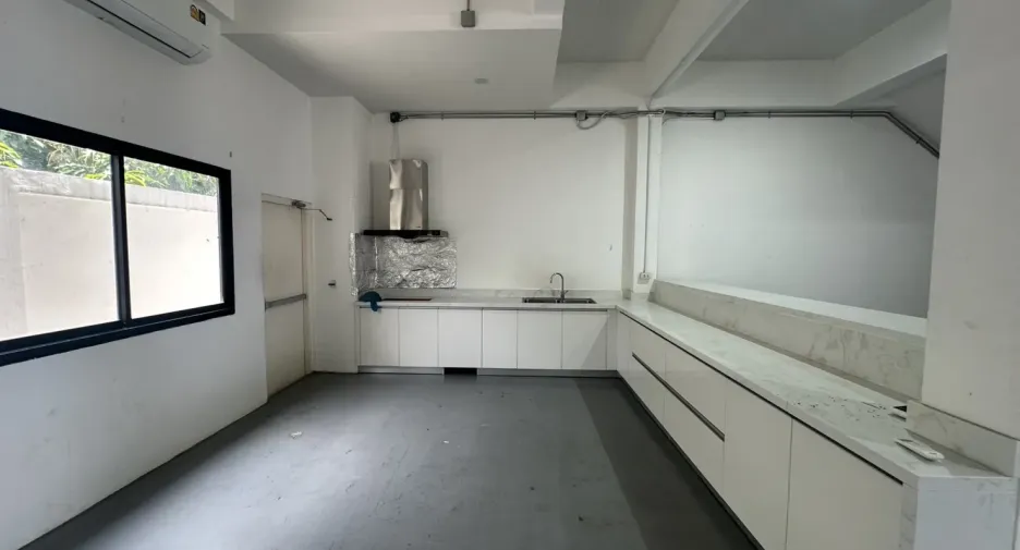 Büro zur Miete und zum Kauf in Bang Na, Bangkok