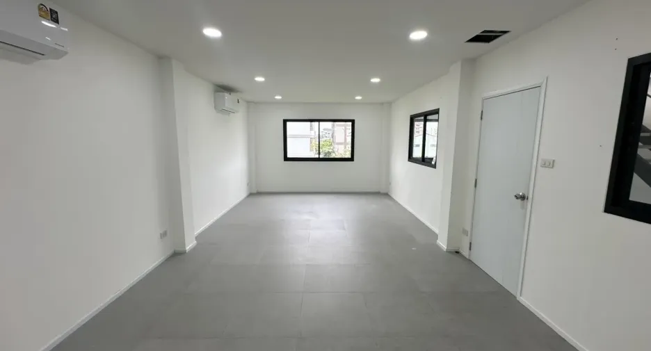 Büro zur Miete und zum Kauf in Bang Na, Bangkok