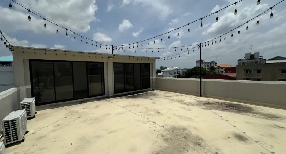 Büro zur Miete und zum Kauf in Bang Na, Bangkok